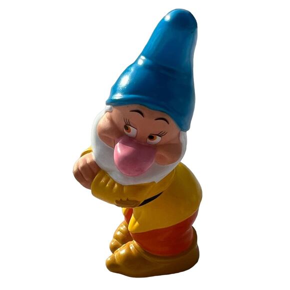 Disney Bashful Dwarf Snow White 4" Vinyl Figure Pre-Loved - Picture 1 of 4